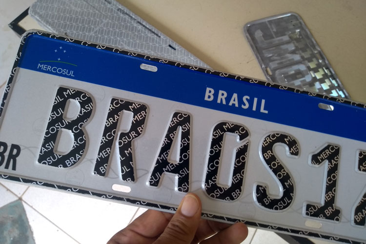 Placas Mercosul já estão sendo confeccionadas em Brumado