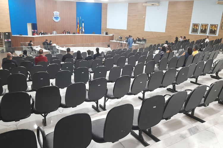 Sem representantes do Executivo, Câmara de Vereadores abre ano legislativo em Brumado