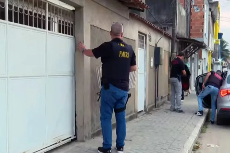 13 PMs são presos no Rio de Janeiro por vender armas e drogas apreendidas