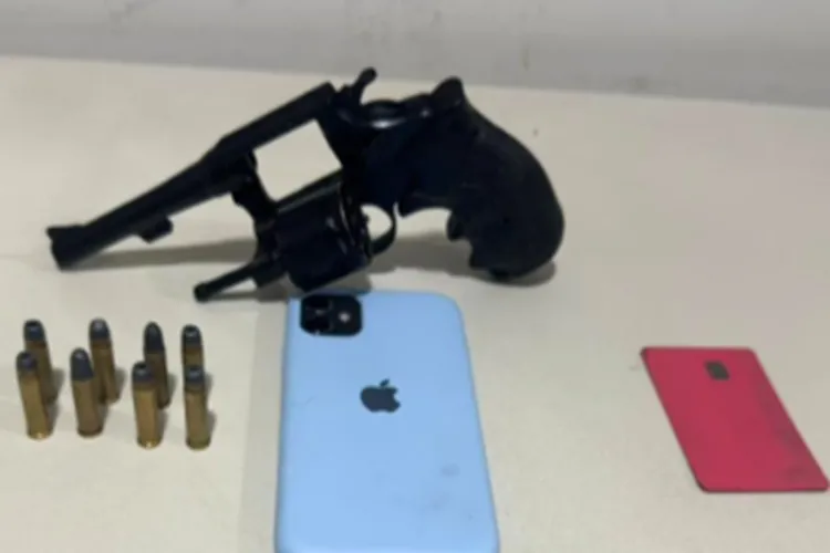 Dois homens são presos com arma de fogo em Bom Jesus da Lapa