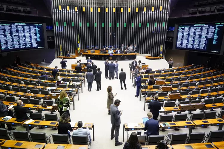 Câmara apresenta proposta para cancelar decreto de Lula sobre saneamento