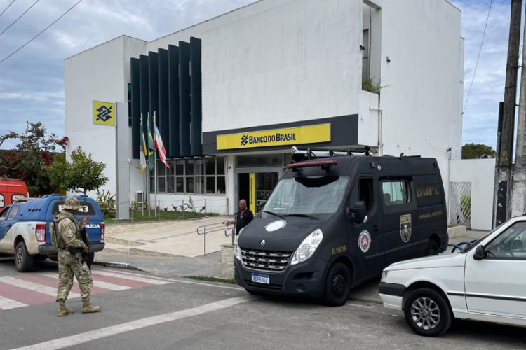 Após sequestro de funcionário, bandidos roubam Banco do Brasil em Mata de São João