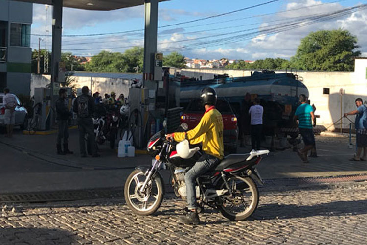 Governo da Bahia anuncia nova redução do ICMS sobre combustíveis