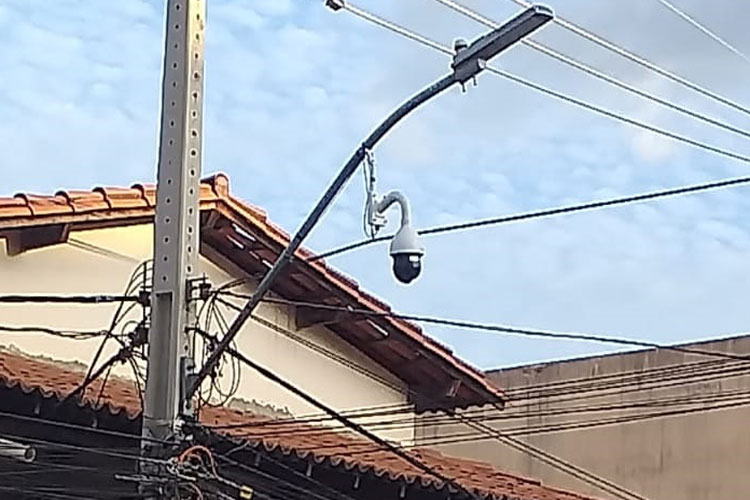 Cicom inicia instalação de novas câmeras de monitoramento nas principais vias em Brumado
