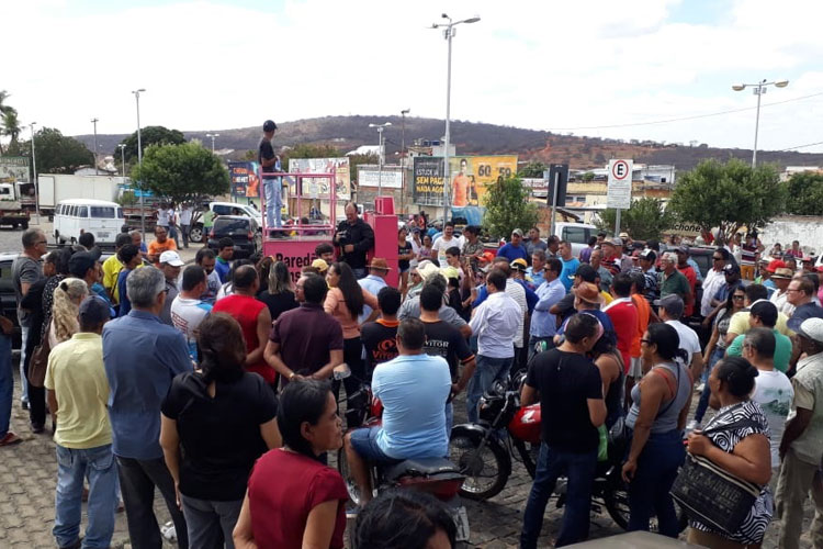 Brumado: Protesto contra área azul no mercado municipal conta com pouca participação de feirantes