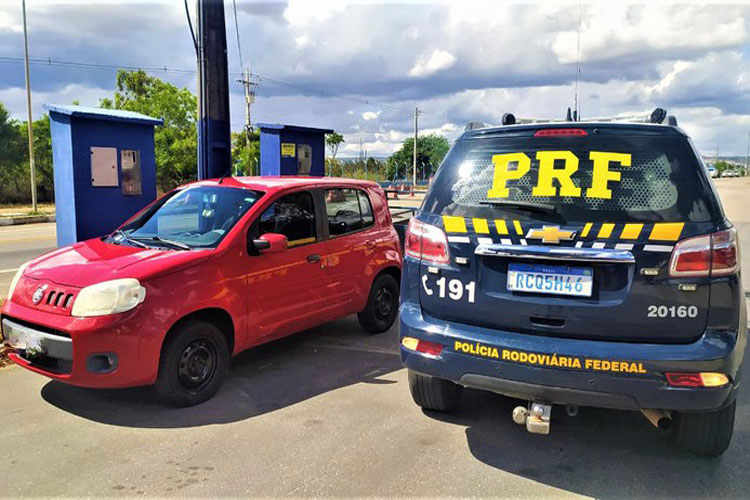 Homem compra carro roubado por R$ 25 mil e é detido pela PRF em Vitória da Conquista