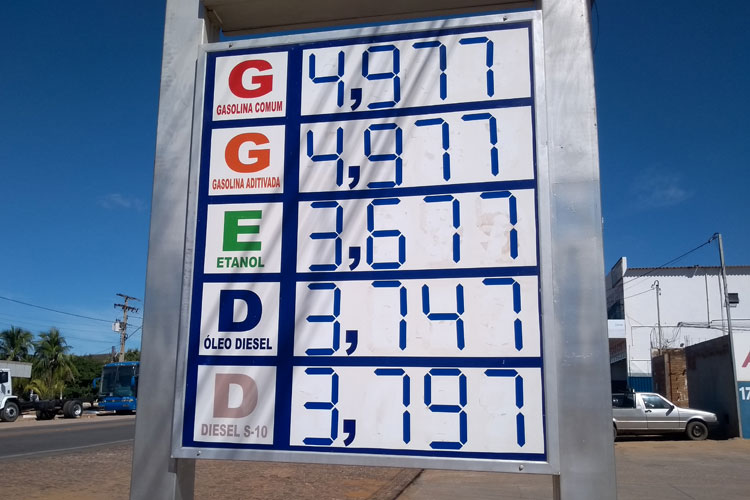 Gasolina tem redução, mas preço praticado em Brumado continua elevado