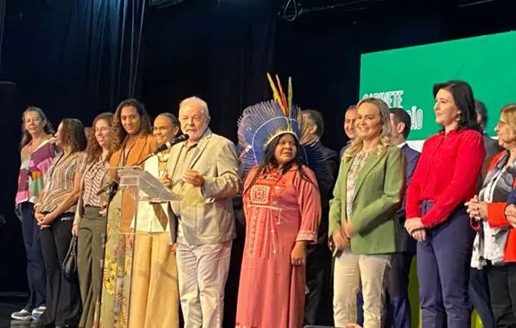 Lula anuncia Simone Tebet, Marina Silva e outros 14 ministros