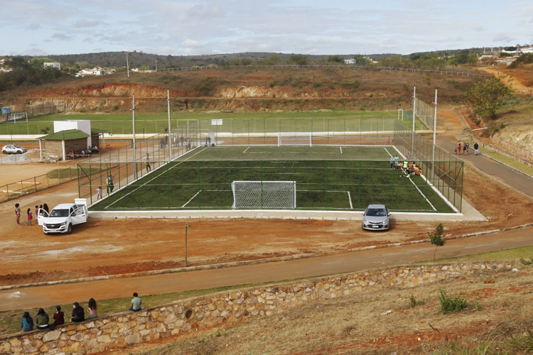 Maetinga recebe arena esportiva e inicia obra de ampliação de colégio Edvaldo Flores