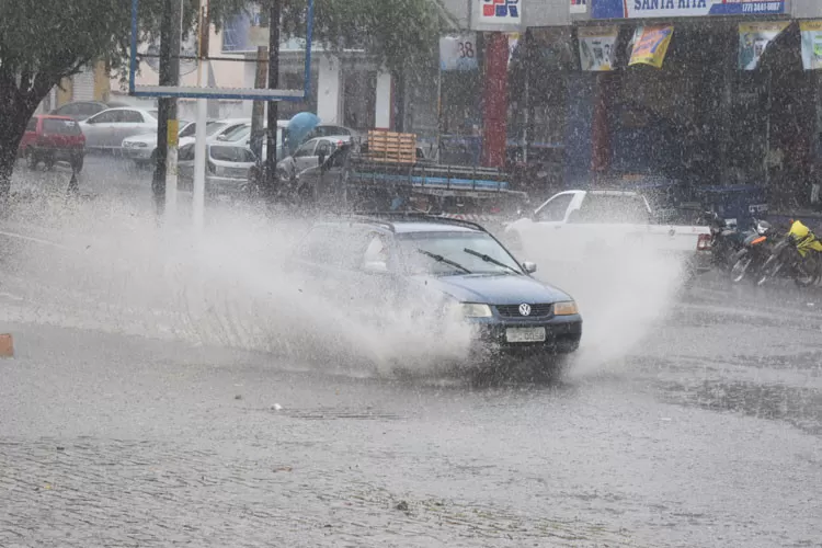 Previsão do tempo aponta muitas chuvas nos meses de março e abril em Brumado