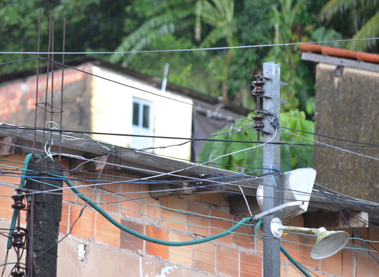 'Gatos de energia' aumentam na Bahia em mais de 10% no primeiro semestre