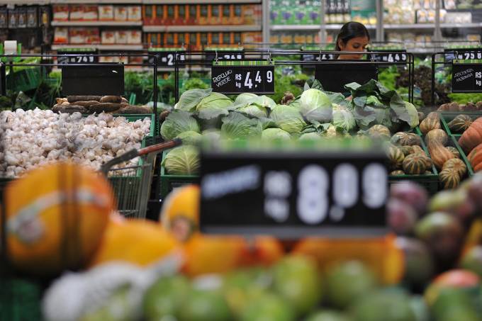 Inflação sobe 0,45% em outubro, puxada por alta de alimentos