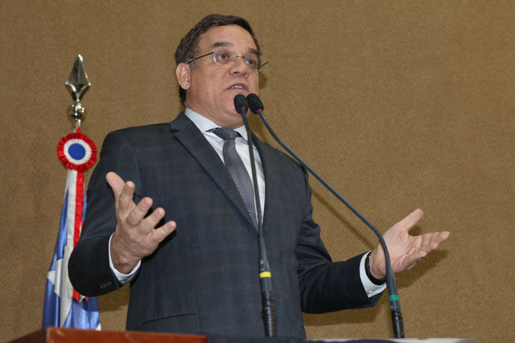 Deputado Luciano Ribeiro questiona trabalho do governador no sertão da Bahia