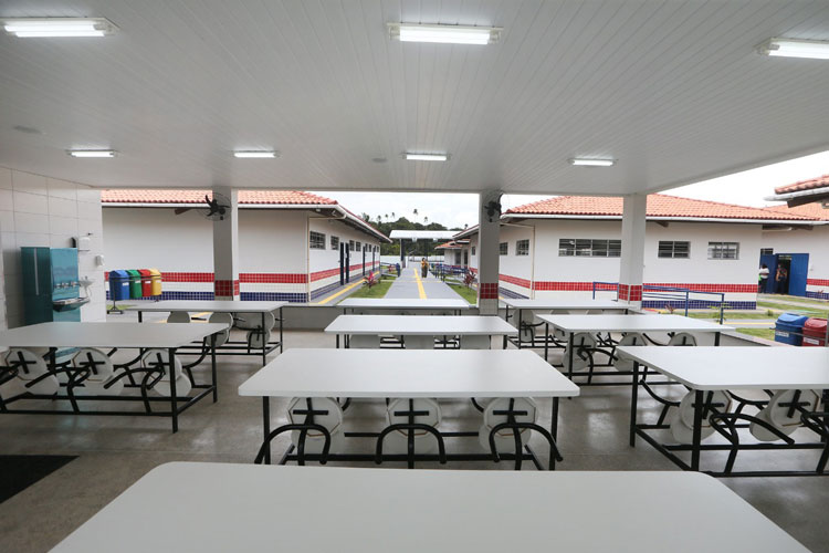 Governo do Estado vai ampliar e modernizar escolas em Riacho de Santana, Sítio do Mato e Iuiu
