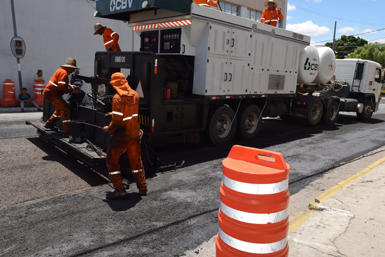 Iniciadas obras de recapeamento asfáltico no centro comercial de Brumado