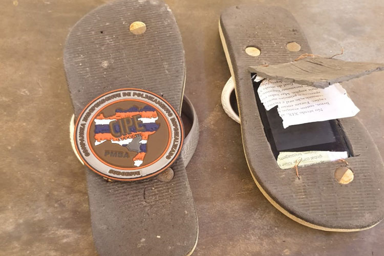 Polícia encontra celular em sandália havaiana na cadeia de Palmas de Monte Alto