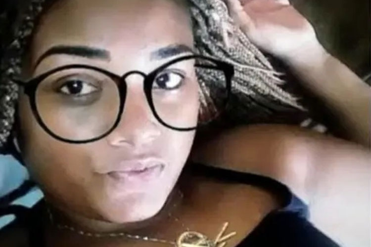 Mulher é morta a tiros ao sair de casa para buscar filho em igreja de Salvador