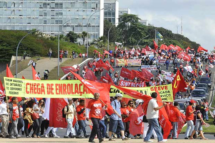 Cai pela 1ª vez em 11 anos o número de servidores federais