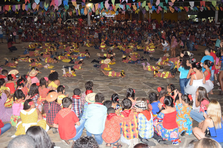 Escola Santa Rita de Cássia faz abertura dos festejos juninos em Brumado