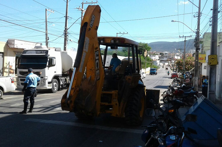 Máquinas causam transtornos ao circularem irregularmente pelas ruas de Brumado