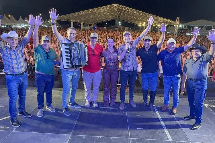 15 mil pessoas curtiram a 1ª Cavalgada dos Santos Reis em Brumado