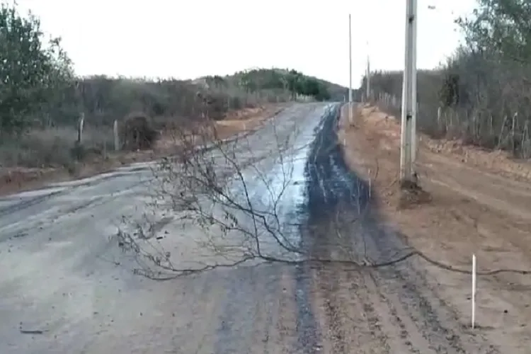 Brumado: Manilhas são substituídas e estrada em Arrecife recebe passagem de pinche