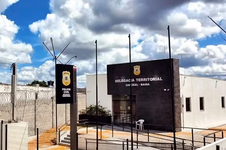 Mulher é agredida por vizinha com chicote de cavalo em Candeal