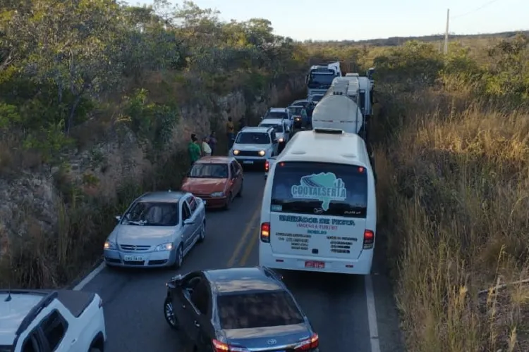 Acidente interdita parcialmente BR-430 em Caetité