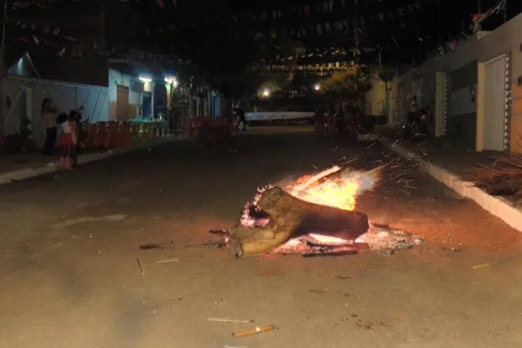 Festejos juninos inspiram cuidados com idosos devido à fumaça e ao barulho