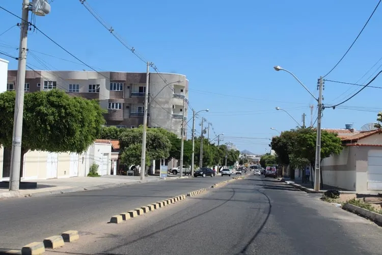 Guanambi: Jovem pula muro de casa ameaça ex-mulher e o filho com faca