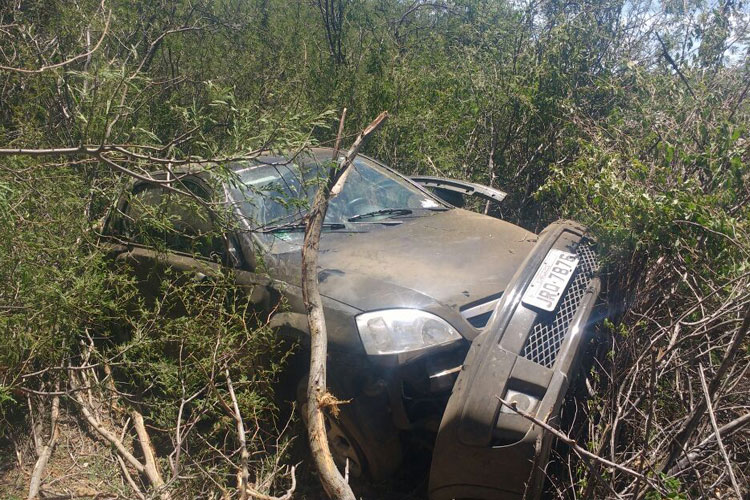 Brumado: Blogueiro Washington Thiago capota carro ao desviar de animal na BR-030