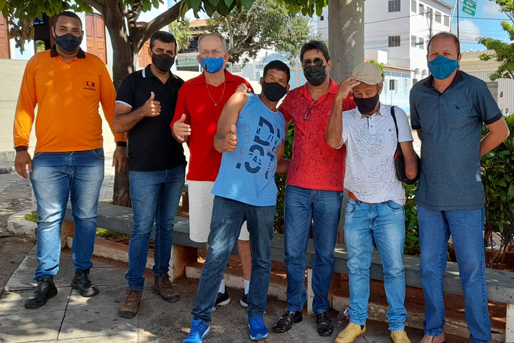 Ausência popular frustra manifestação contra esgotos estourados em Brumado