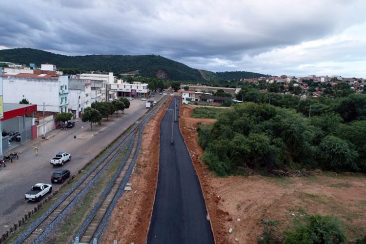 Brumado: Prefeitura intensifica obras de urbanização ao lado da Linha Férrea da FCA