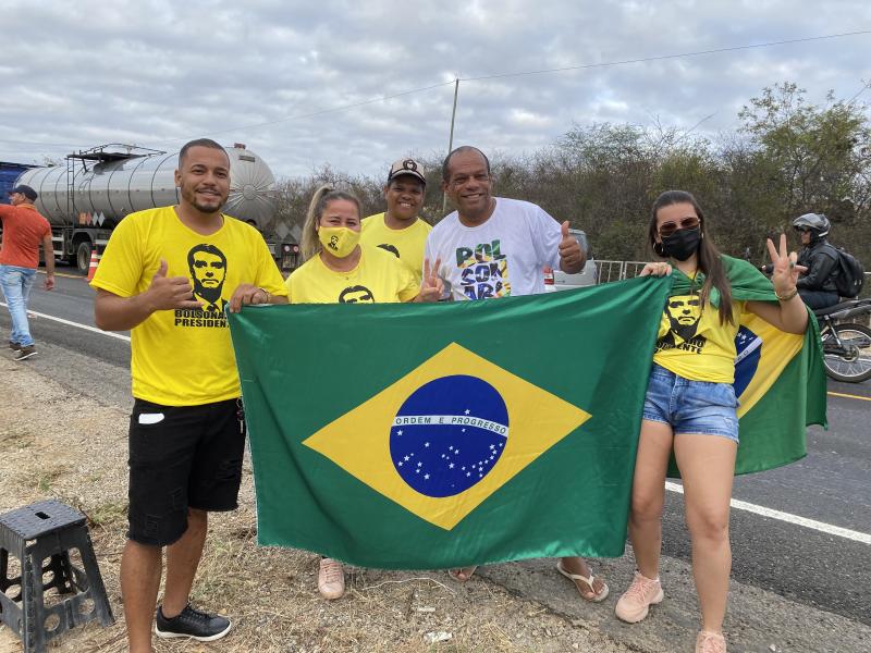 Tanhaçu: Apoiadores de Jair Bolsonaro marcam presença em ato de assinatura da retomada da Fiol