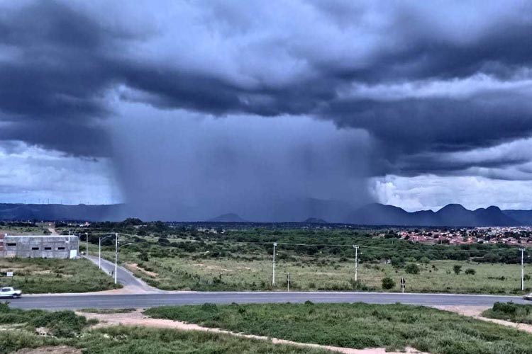 Fortes chuvas deixam ruas alagadas em Guanambi, Caetité e Palmas de Monte Alto