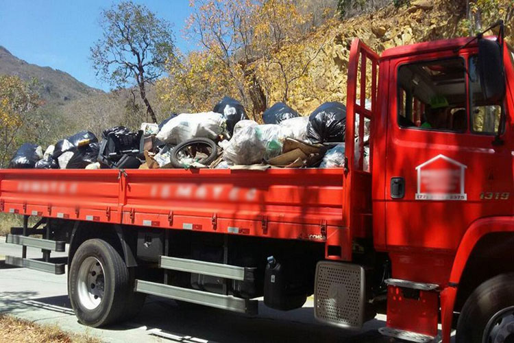 Voluntários promove mutirão de limpeza na BA-148 entre os municípios de Livramento a Rio de Contas