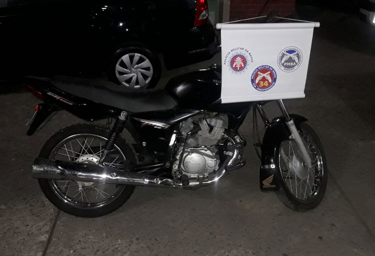 Polícia recupera veículo com restrição de roubo/furto no Bairro Esconso em Brumado