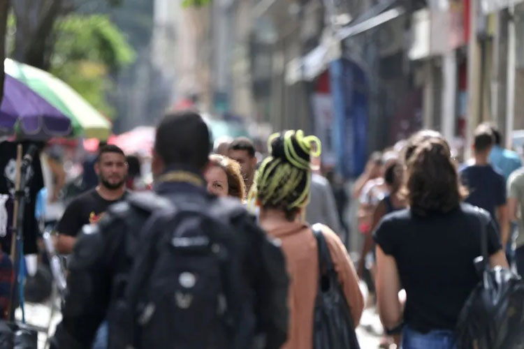 Quase metade da população preta ou parda estava abaixo da linha de pobreza na Bahia em 2021