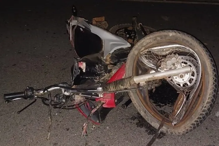 Motociclista de 47 anos é atingido por caminhonete e morre na BA-160 em Iuiu
