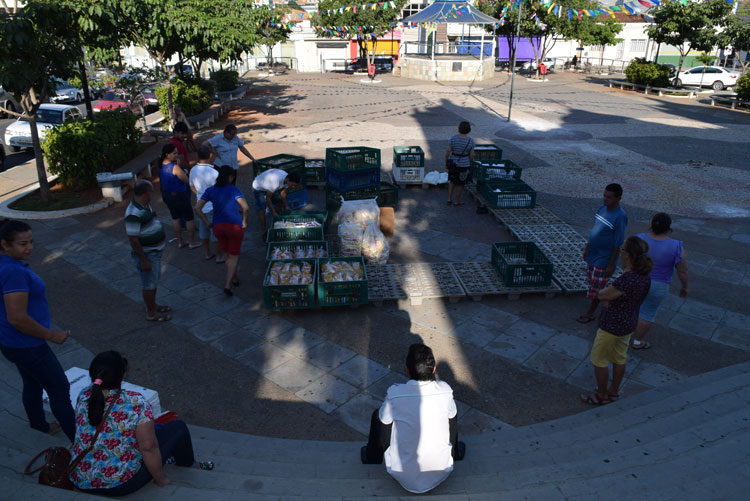 Prefeitura de Brumado notifica ambulantes de Condeúba que comercializam na Praça da Matriz