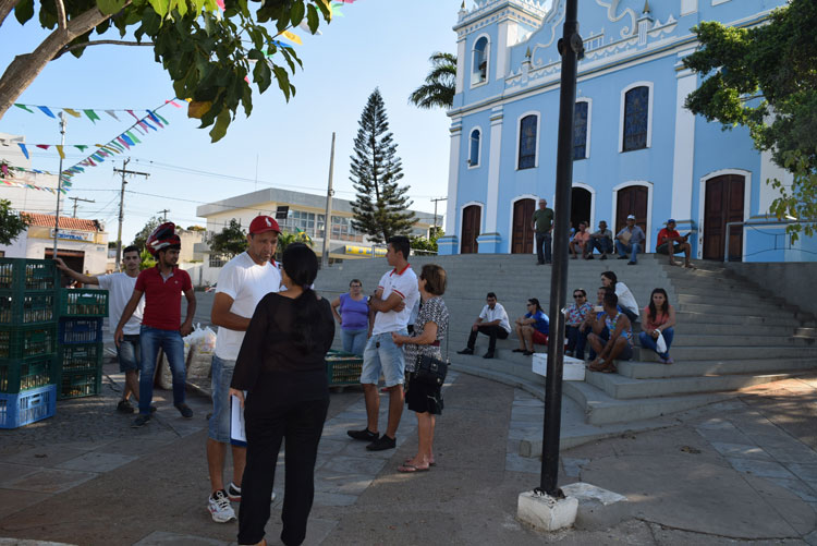 Prefeitura de Brumado notifica ambulantes de Condeúba que comercializam na Praça da Matriz