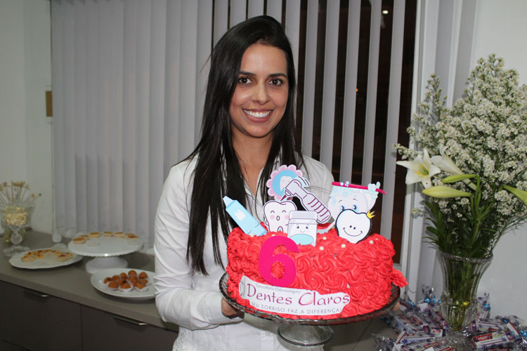 Fernanda Cardoso celebra seis anos do consultório Dentes Claros em Brumado