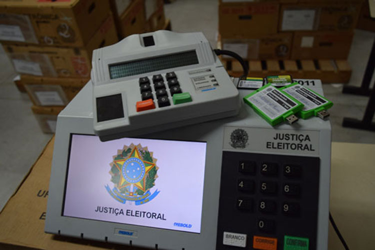 'Acabar com o voto de cabresto', diz vereador sobre urna eletrônica na Câmara de Brumado