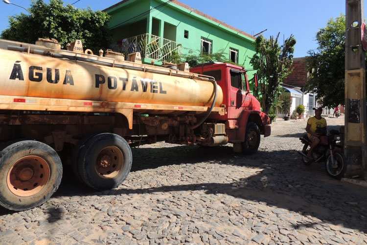 À base de carro pipa, Guajeru passa pela pior crise hídrica de sua história, diz prefeito Gil Rocha