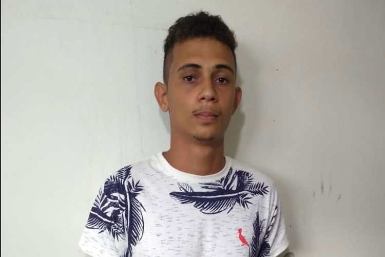 Jovem com mandado de prisão de homicídio em Jacobina é preso em Paramirim