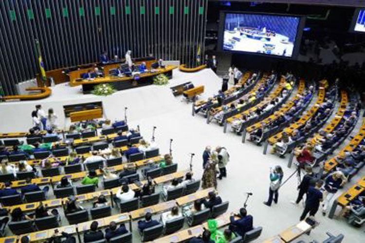 Câmara dos Deputados aprova urgência para projetos sobre pesquisas eleitorais