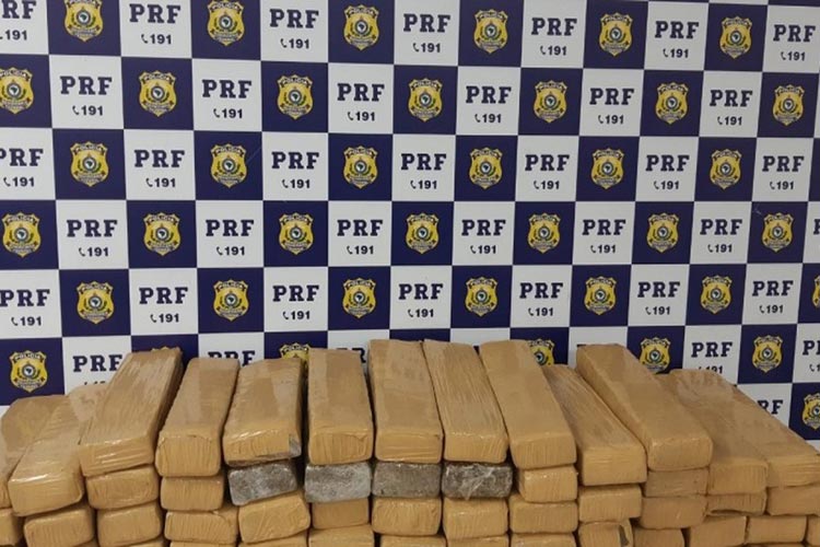 160 Kg de maconha e crack são achados dentro de ônibus em Vitória da Conquista