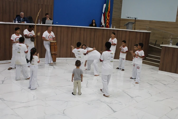 Brumado: Com roda de capoeira no legislativo, grupo busca apoio para projeto social