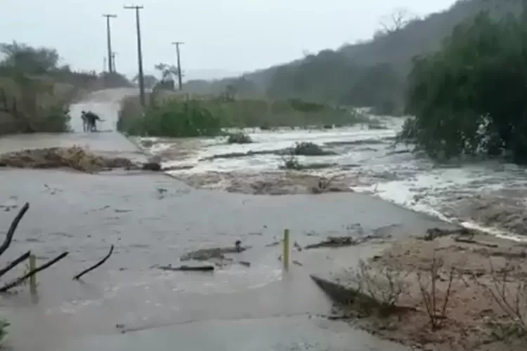 Moradores são orientados a deixar casas por risco de colapso de barragem no Ceará