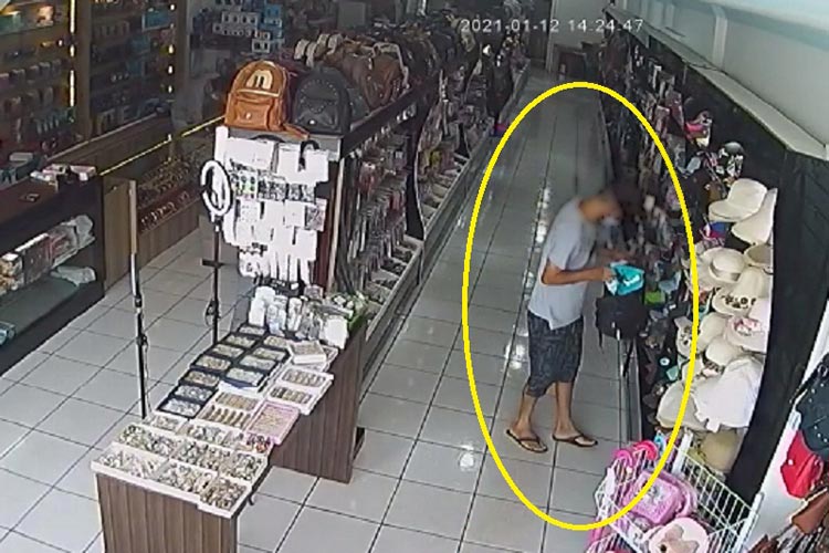 Jovem é flagrado furtando bonés e acessórios dentro de loja no centro comercial de Brumado